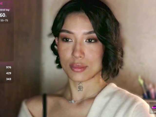 JulieTurner's BongaCams show and profile