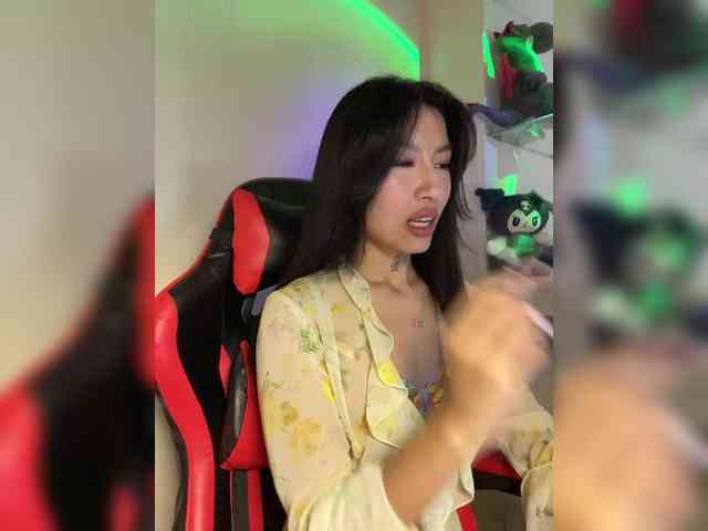 Girl-next-door webcam