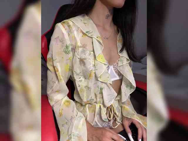 Girl-next-door webcam
