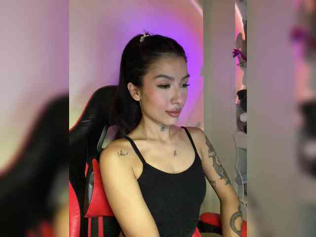 Girl-next-door webcam