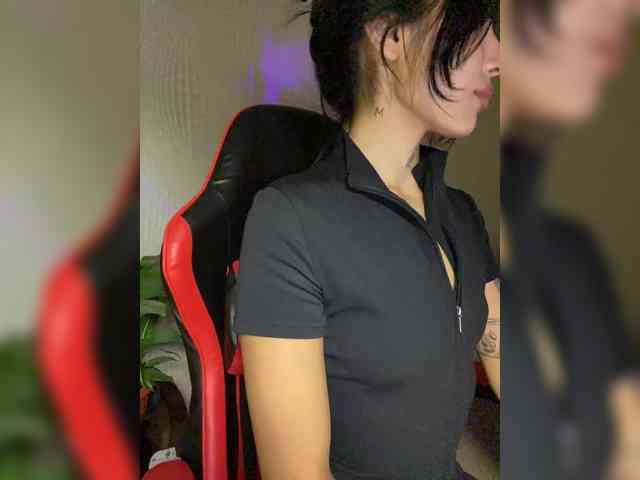 Girl-next-door webcam