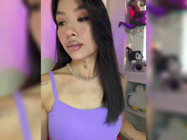 Girl-next-door webcam