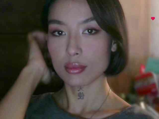 Girl-next-door webcam