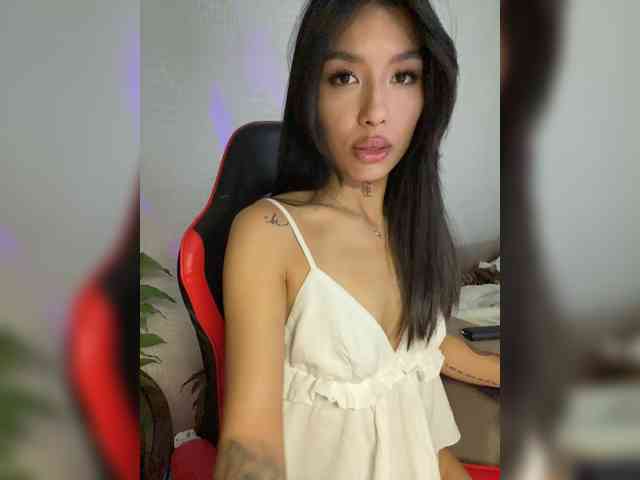Girl-next-door webcam