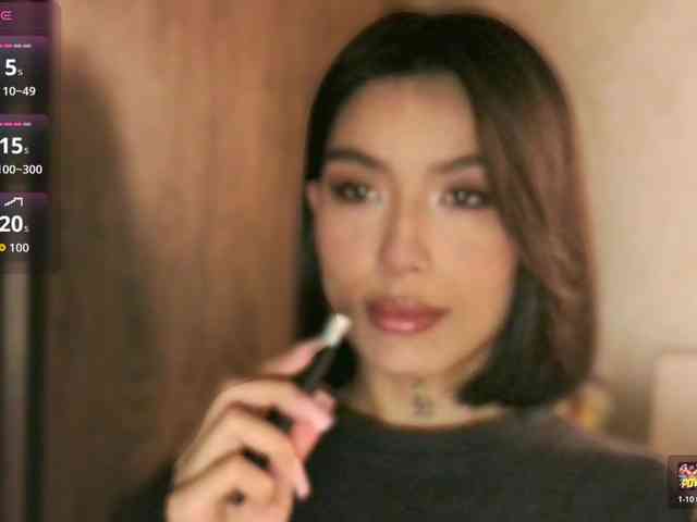 Girl-next-door webcam