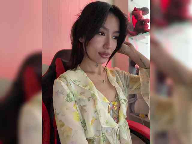 Girl-next-door webcam