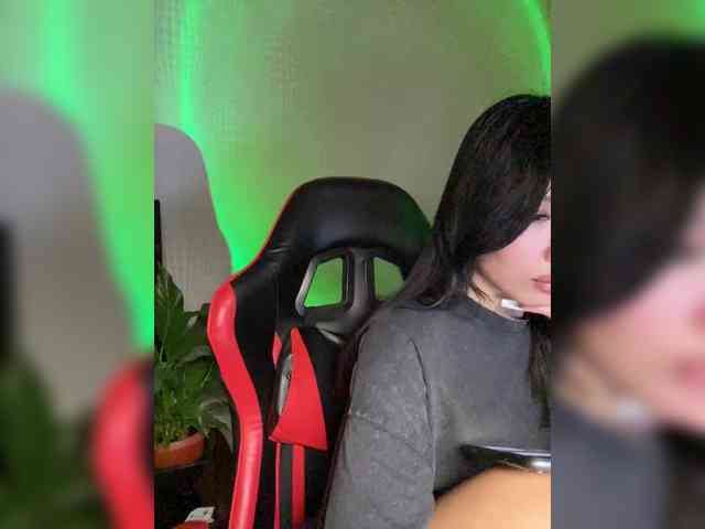 Girl-next-door webcam