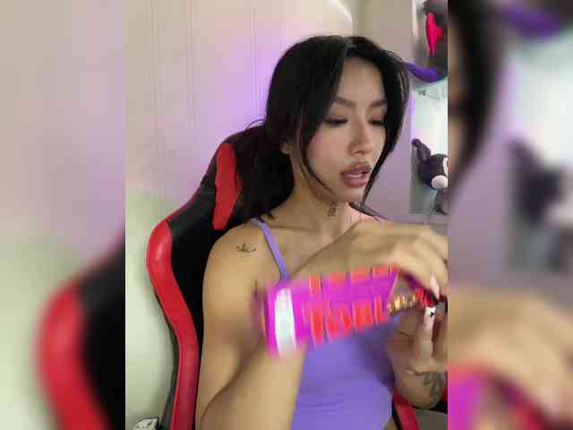 Girl-next-door webcam