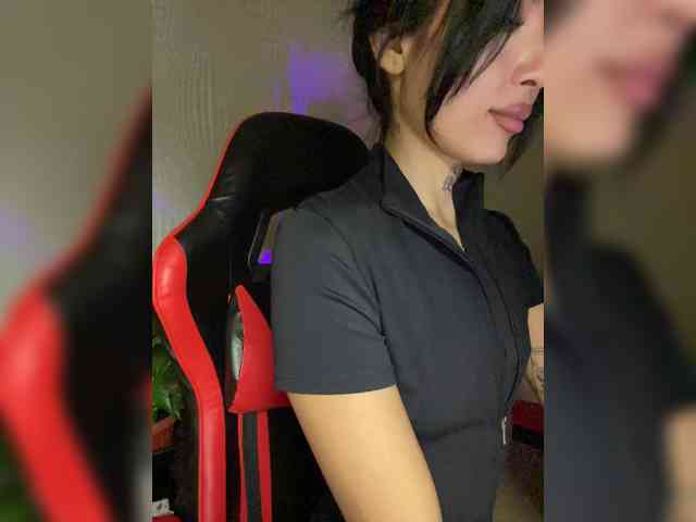 Girl-next-door webcam