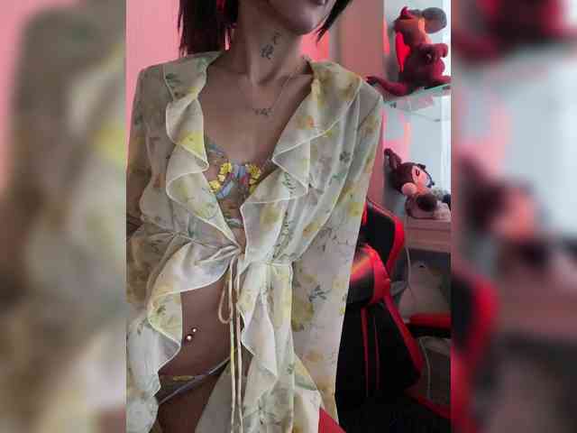Girl-next-door webcam