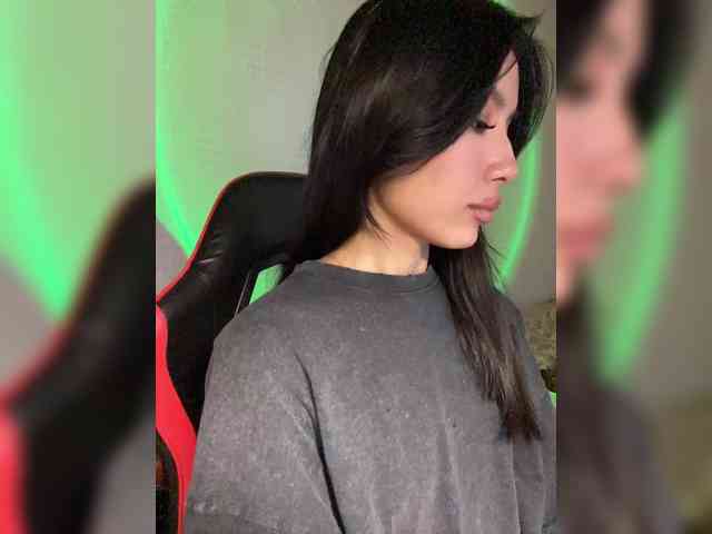 Girl-next-door webcam