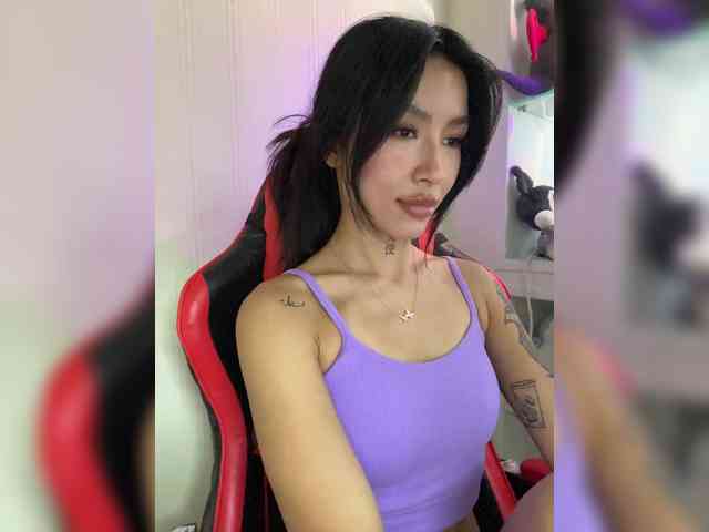 Girl-next-door webcam