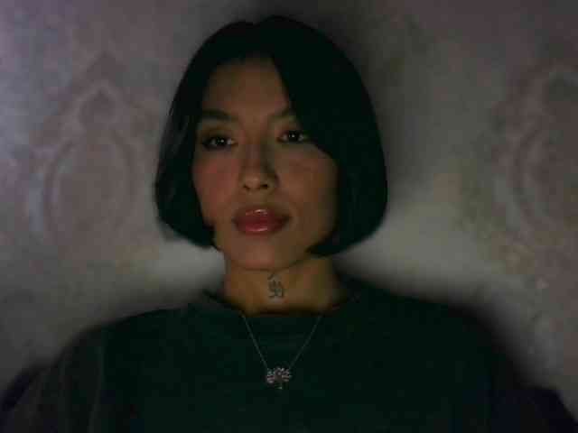 Girl-next-door webcam