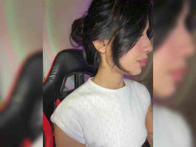 Girl-next-door webcam