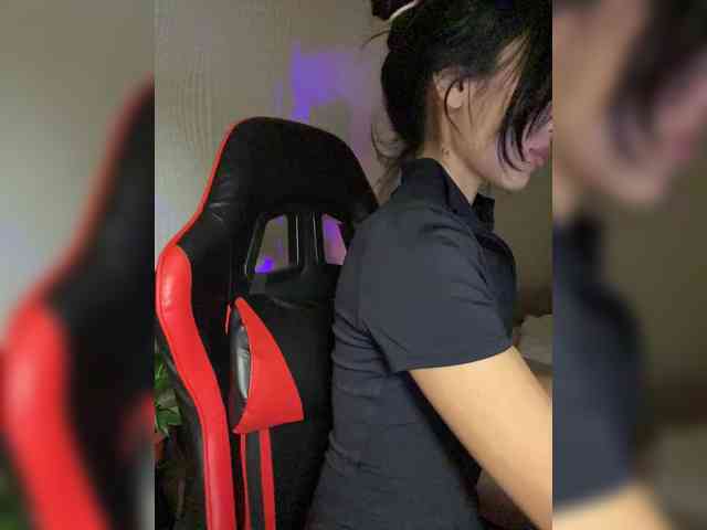 Girl-next-door webcam