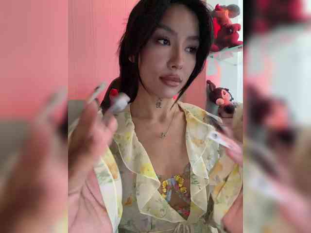 Girl-next-door webcam
