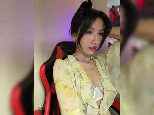 Girl-next-door webcam