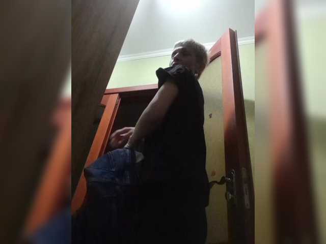 Raisin's BongaCams show and profile