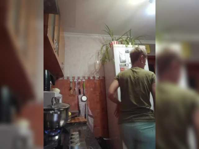 Raisin's BongaCams show and profile