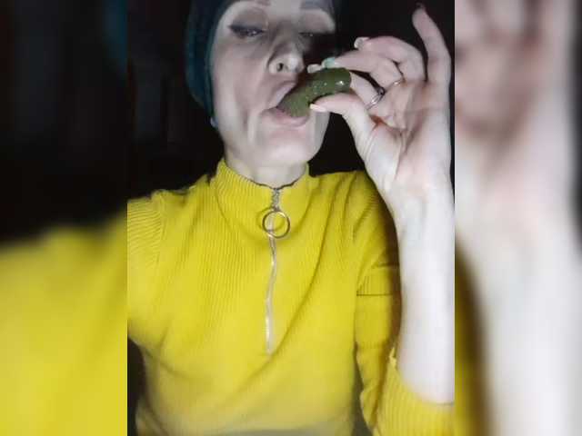 Raisin's BongaCams show and profile