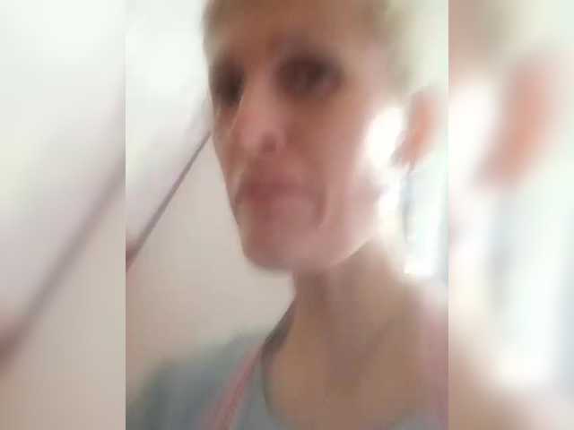 Raisin's BongaCams show and profile