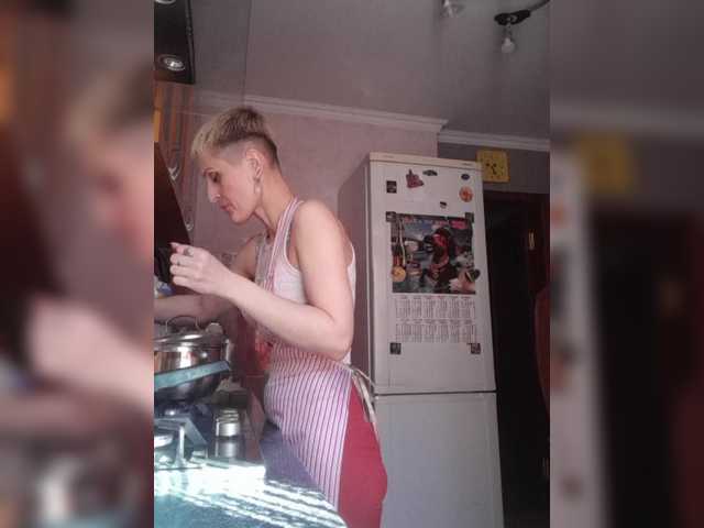 Raisin's BongaCams show and profile