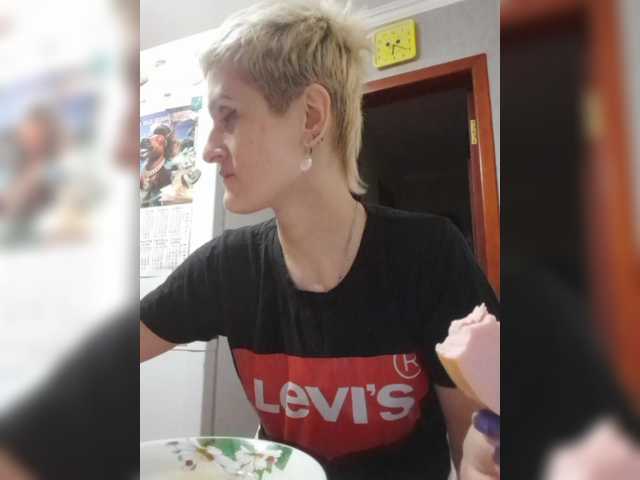 Raisin's BongaCams show and profile