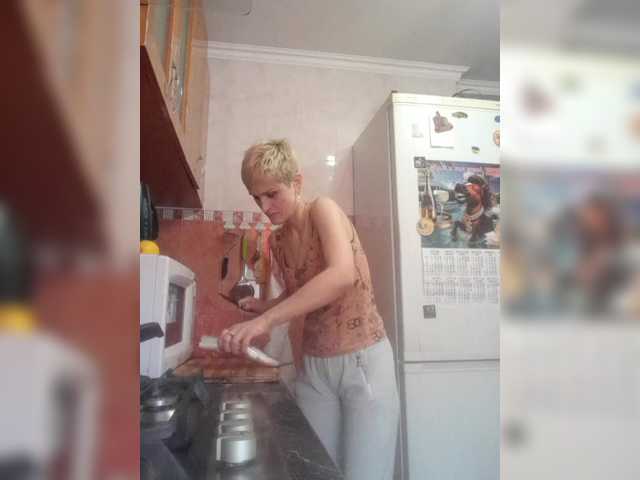 Raisin's BongaCams show and profile