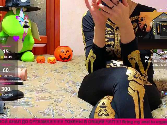 Explore sexy performer Raisin Raisin from BongaCams