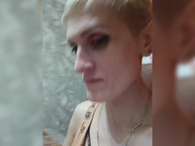 Raisin's BongaCams show and profile