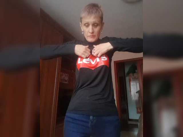 Raisin's BongaCams show and profile