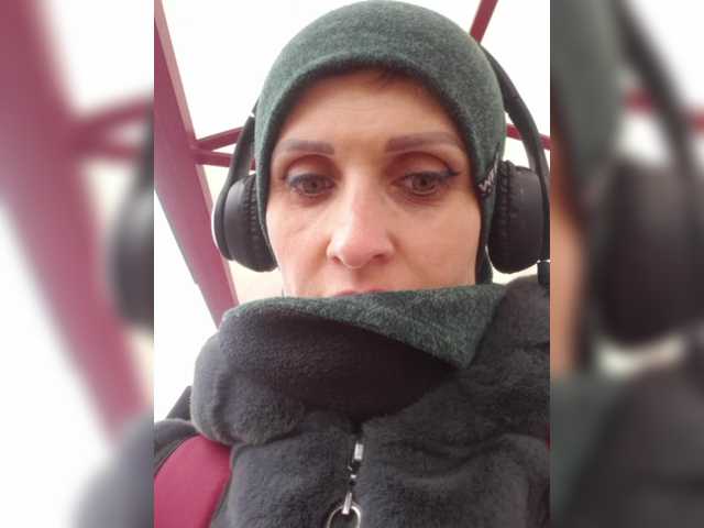 Raisin's BongaCams show and profile