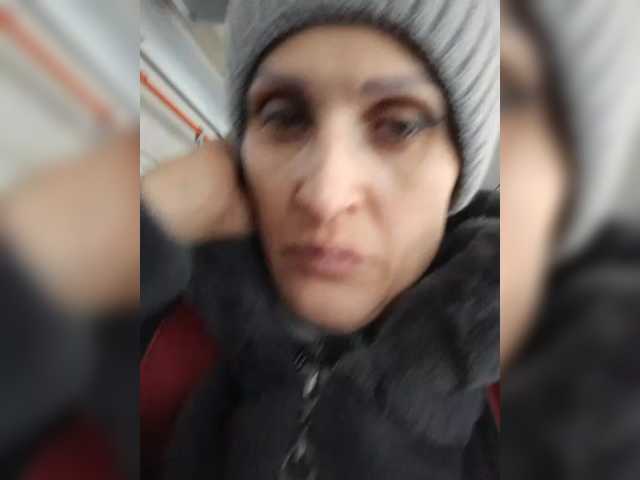 Raisin's BongaCams show and profile