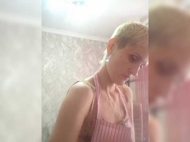 Raisin's BongaCams show and profile