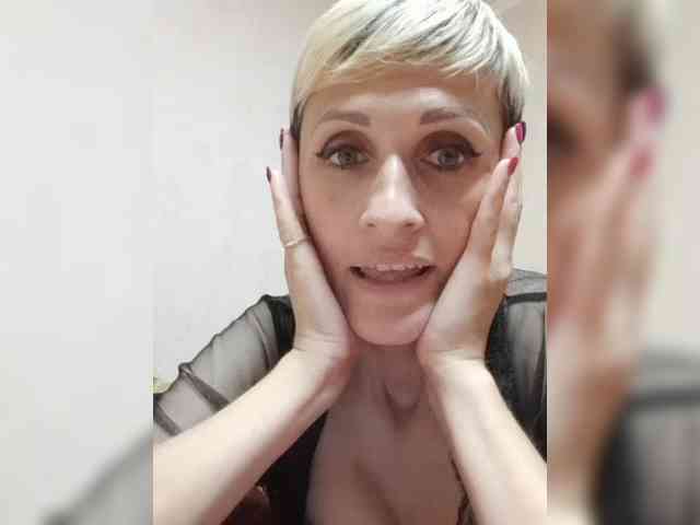 N-I-M-F-O-M-A-N-K-A webcam