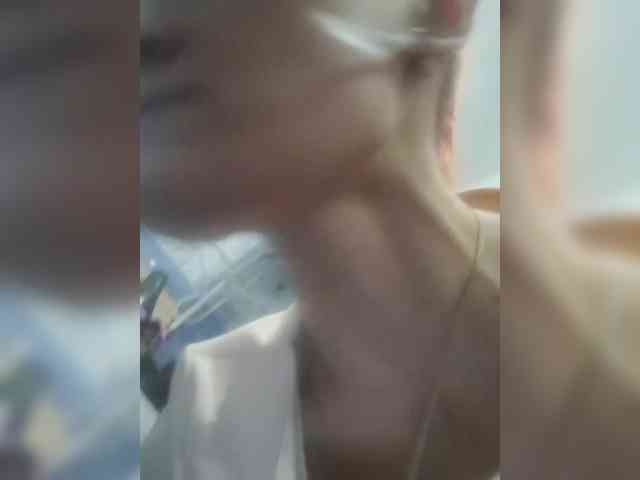 N-I-M-F-O-M-A-N-K-A webcam