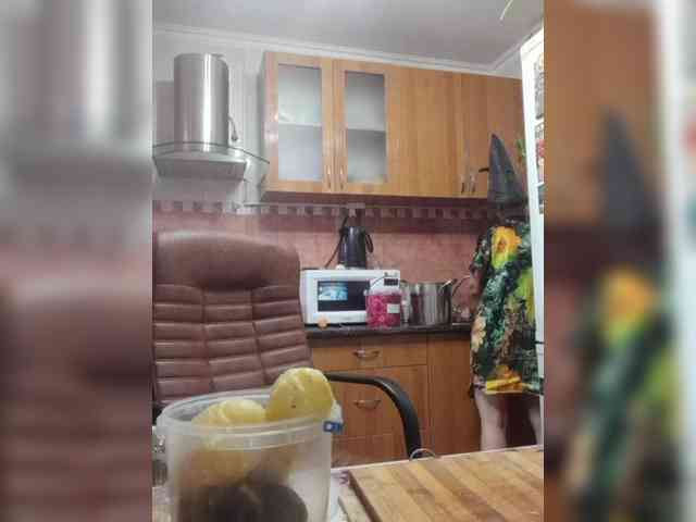 N-I-M-F-O-M-A-N-K-A webcam