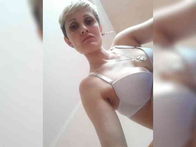 N-I-M-F-O-M-A-N-K-A webcam