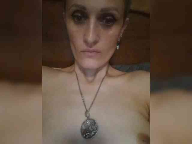 N-I-M-F-O-M-A-N-K-A webcam