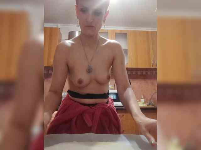 N-I-M-F-O-M-A-N-K-A webcam