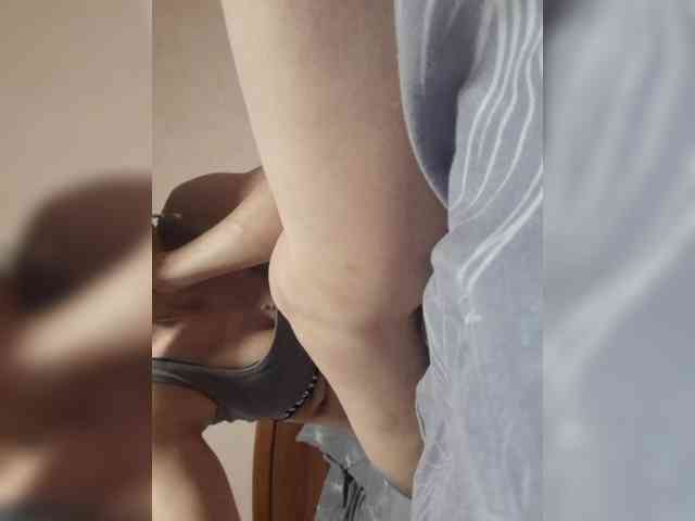 N-I-M-F-O-M-A-N-K-A webcam