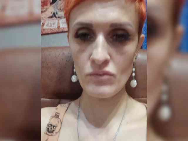 N-I-M-F-O-M-A-N-K-A webcam