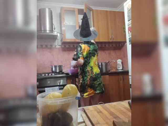 N-I-M-F-O-M-A-N-K-A webcam