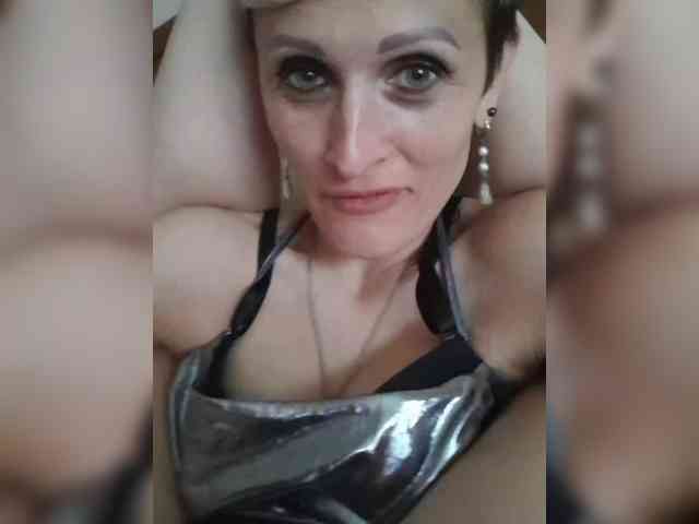 N-I-M-F-O-M-A-N-K-A webcam