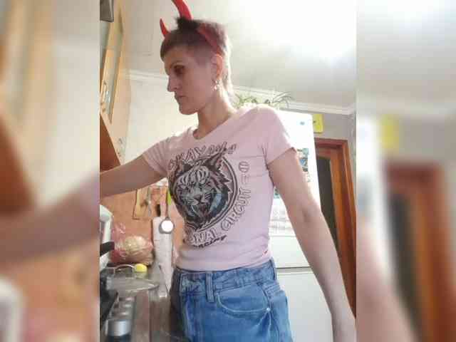 N-I-M-F-O-M-A-N-K-A webcam