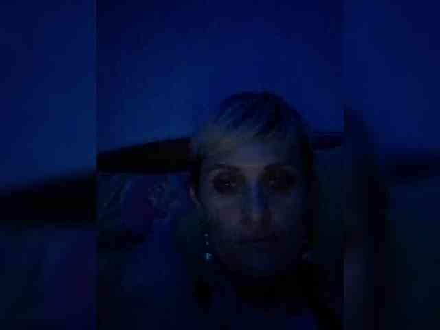 N-I-M-F-O-M-A-N-K-A webcam