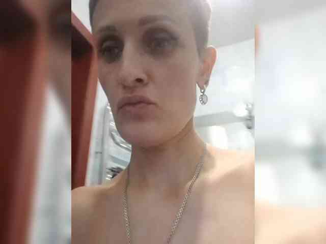 N-I-M-F-O-M-A-N-K-A webcam