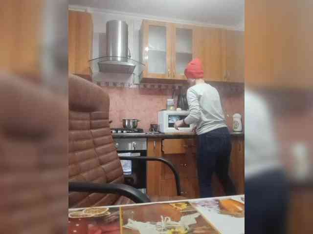 N-I-M-F-O-M-A-N-K-A webcam