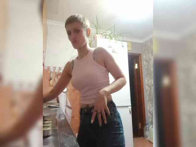 N-I-M-F-O-M-A-N-K-A webcam