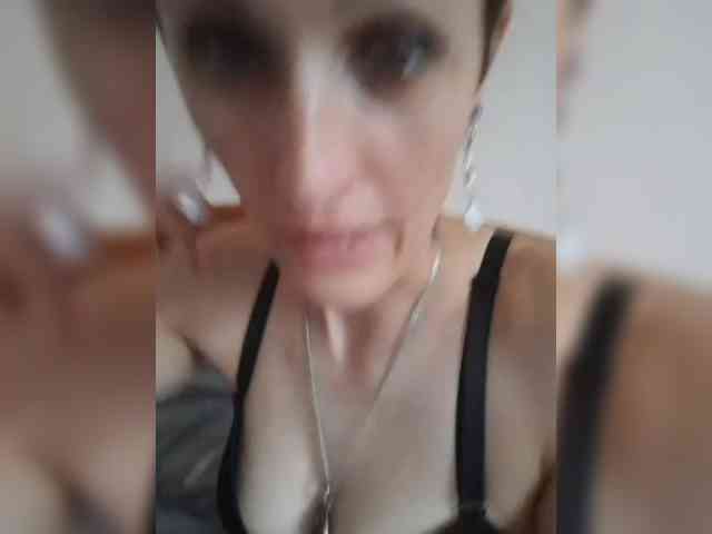 N-I-M-F-O-M-A-N-K-A webcam